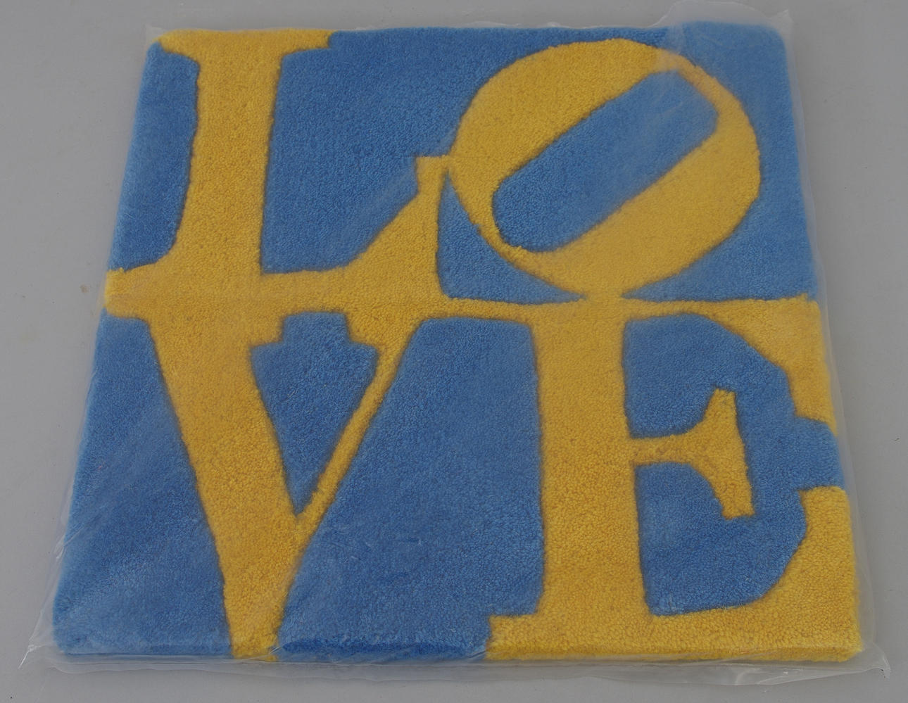 ROBERT INDIANA. textilmatta, handtuftad, "Swedish Love", nyskick.