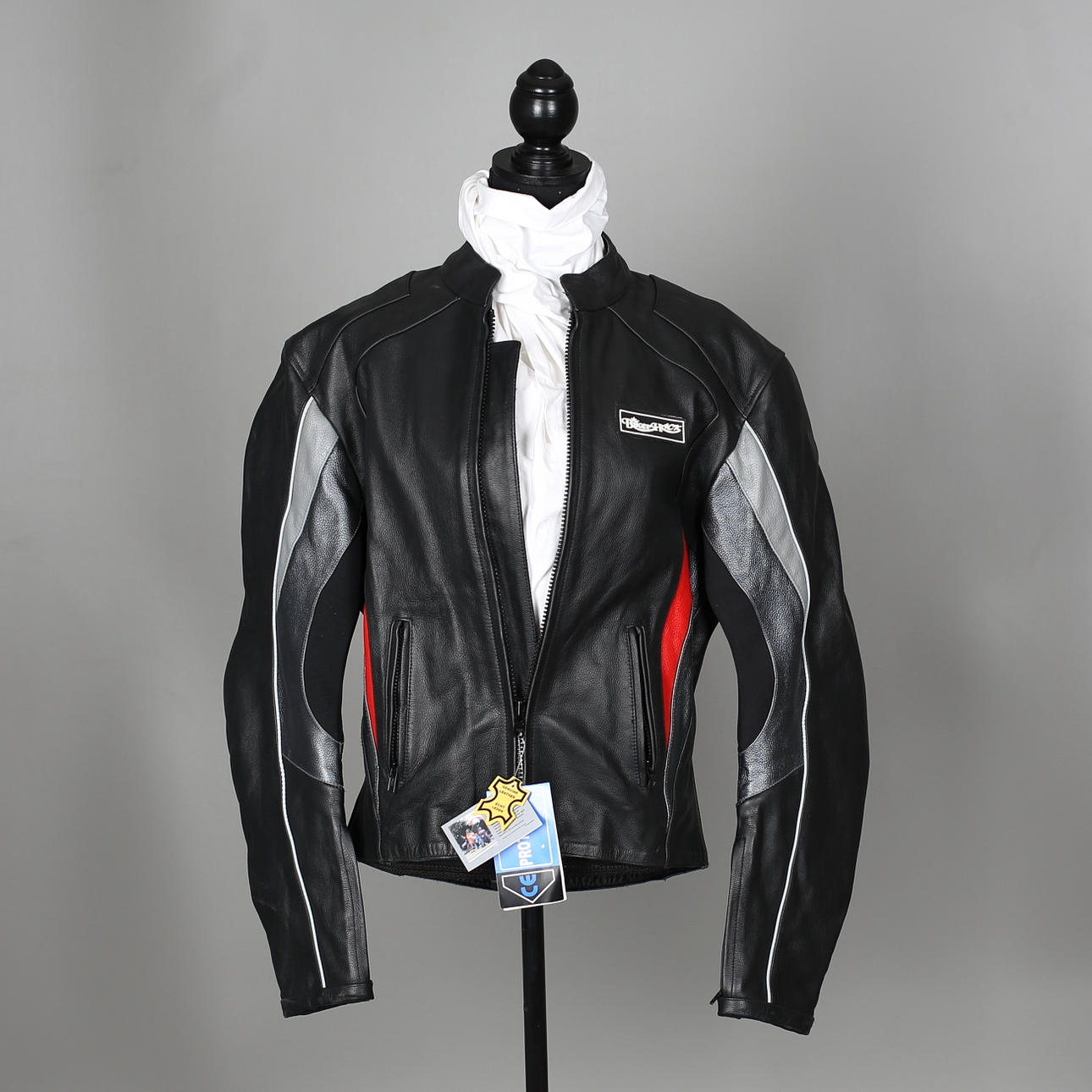 MC JACKA i skinn. Ettikettmärkt Genuine Leather.