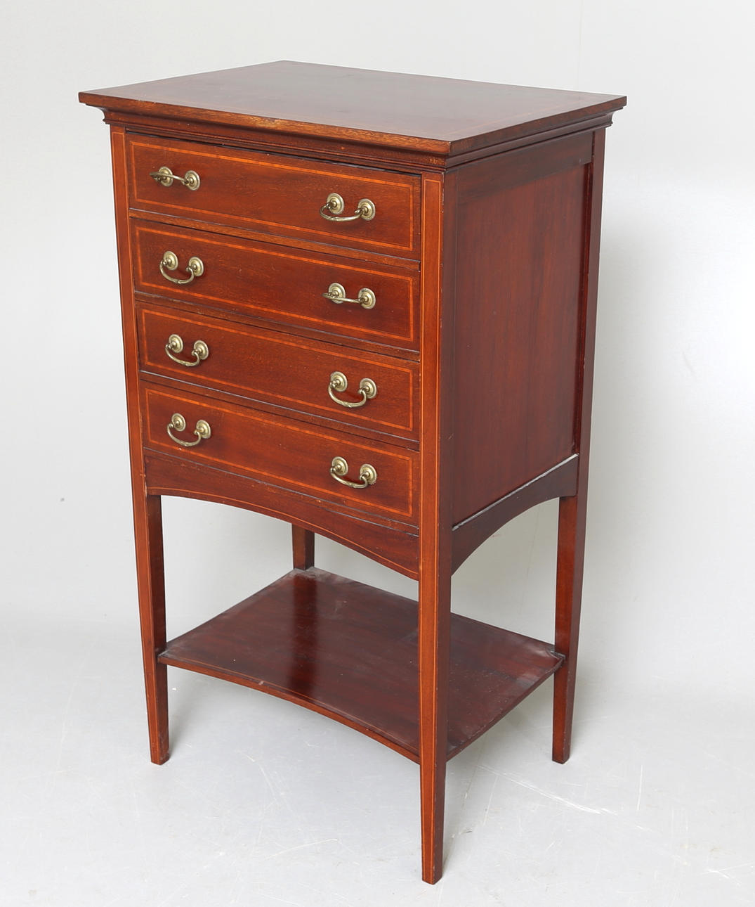 NOTSKÅP, engelsk modell, 1900-tal.