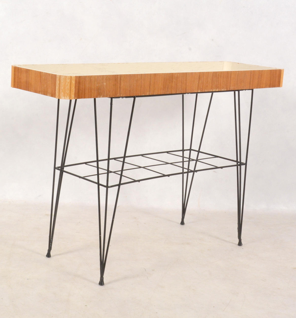 BLOMBORD, teak, stringmodell, 1900-tal.