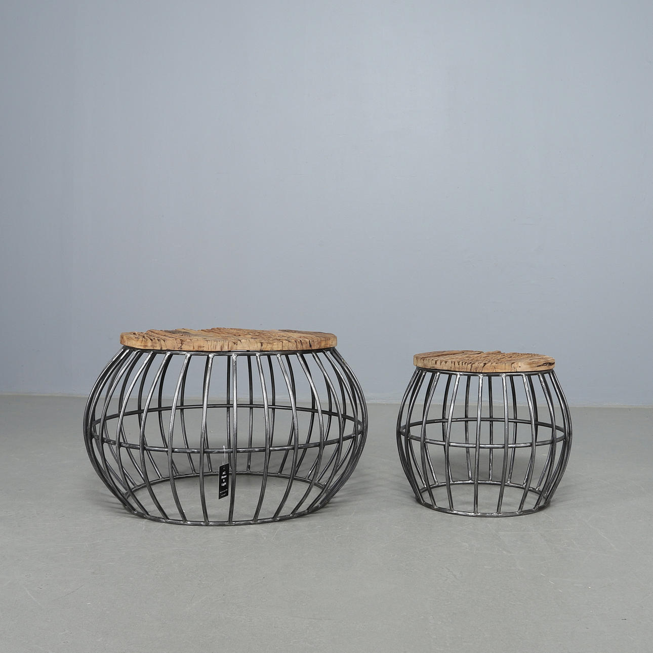 MESA DE CENTRO, 2 uds. metal y madera a la deriva.