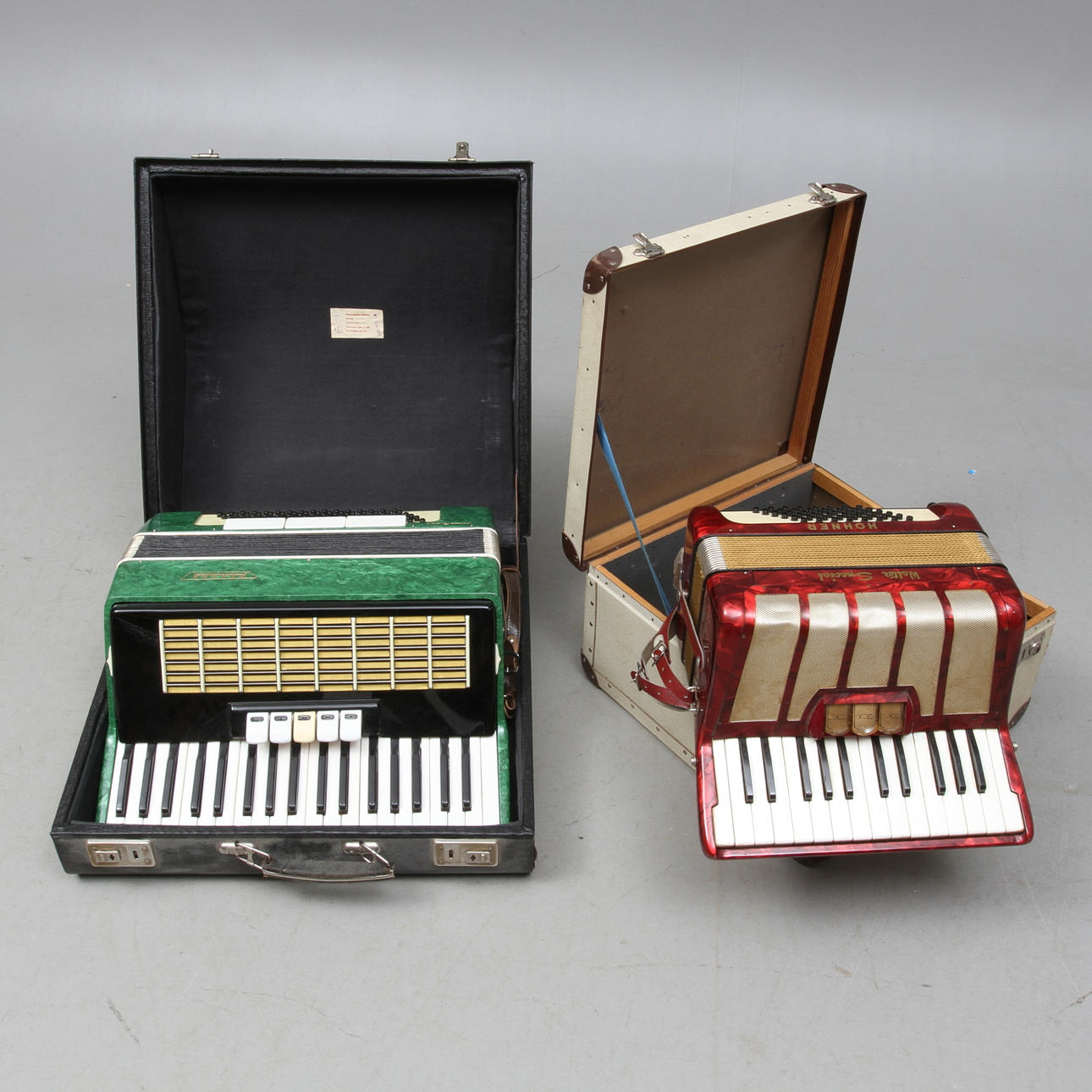 DRAGSPEL, 2 st, Hohner, Tyskland och Akord, Ryssland, 1900-tal.