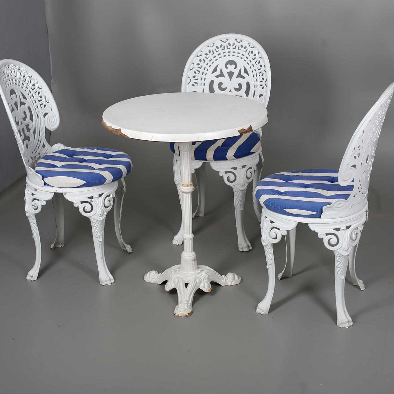 TRÄDGÅRDSMÖBLEMANG i vitmålad aluminium, 4 delar, 1980/90tal.