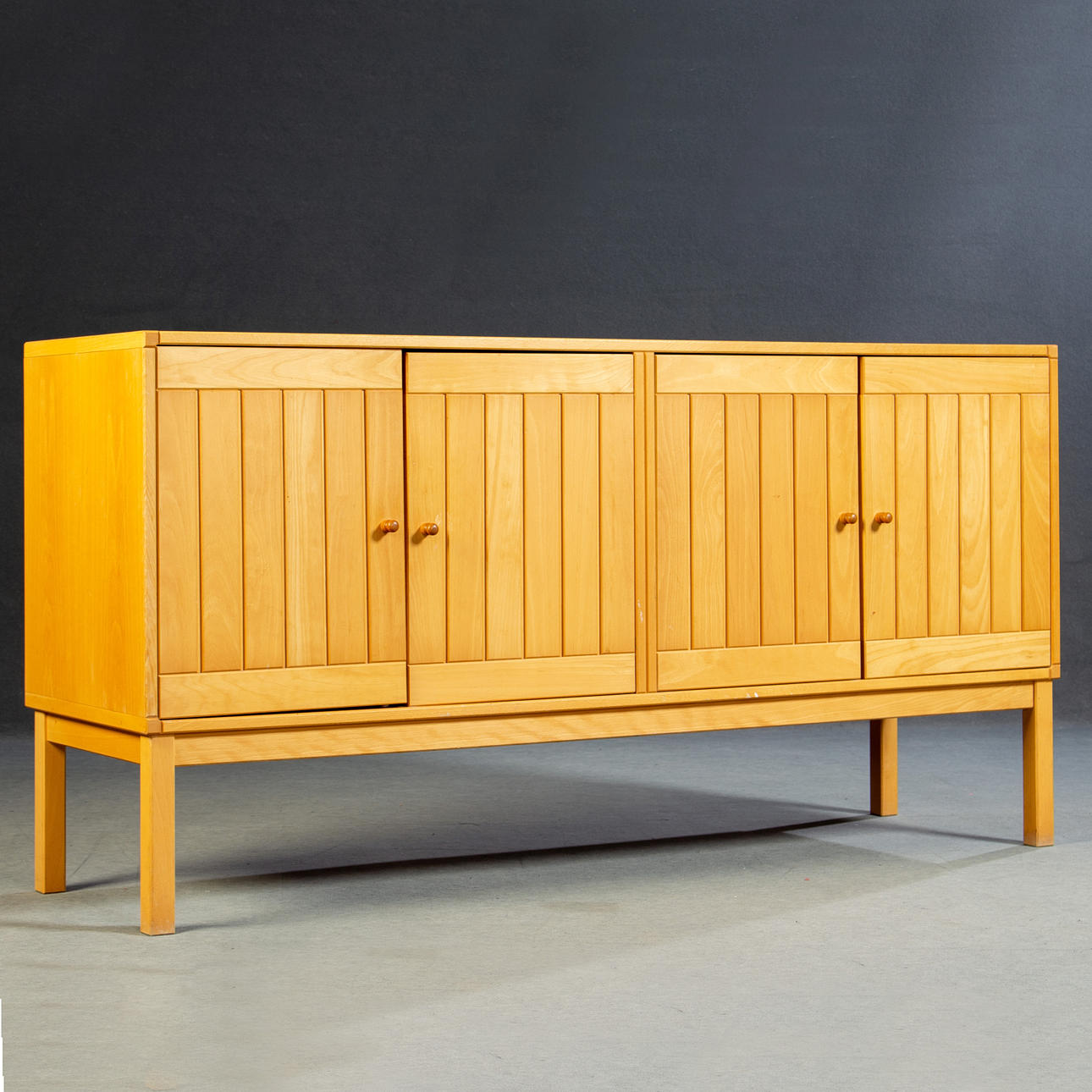 Falsig Møbelfabrik, skænk.