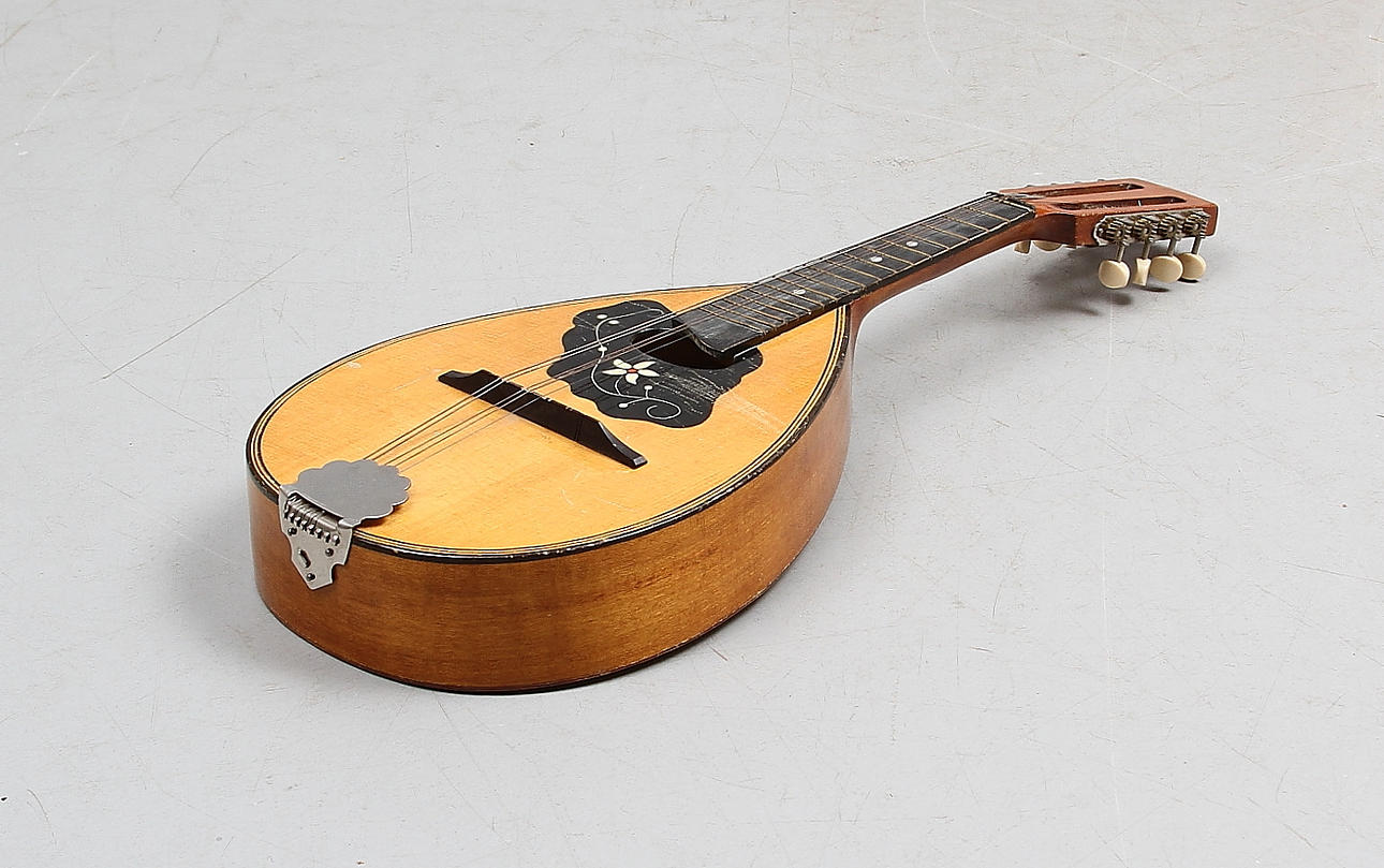 MANDOLIN, droppformad, 1900-tal.