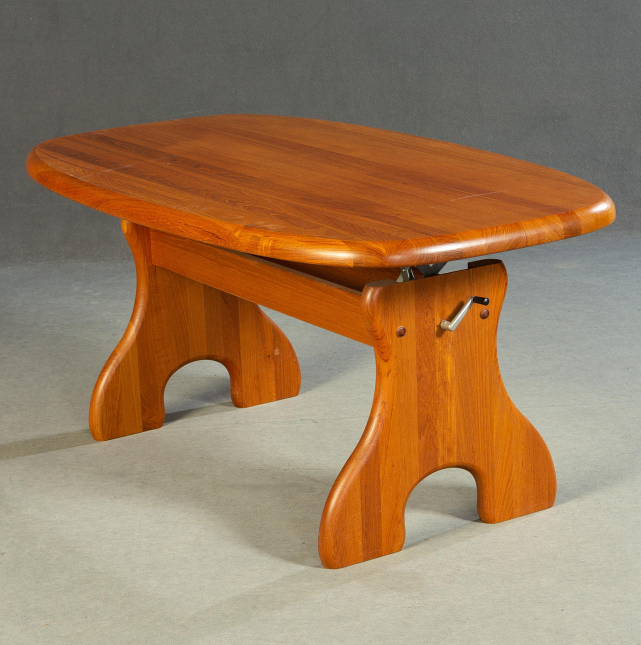 Højdejusterbart sofabord.