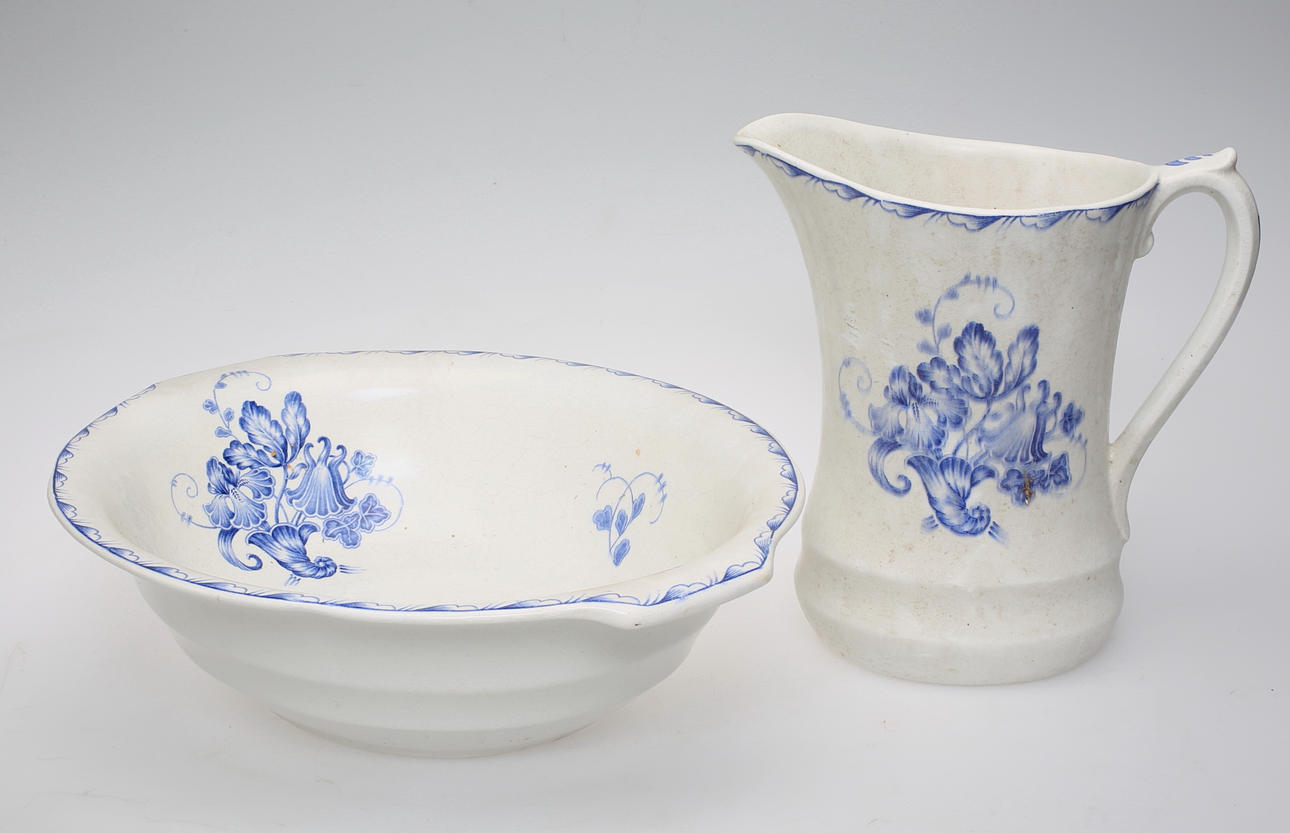 TVÄTTSTÄLL, "Magda" Kanna och fat, Rörstrand.