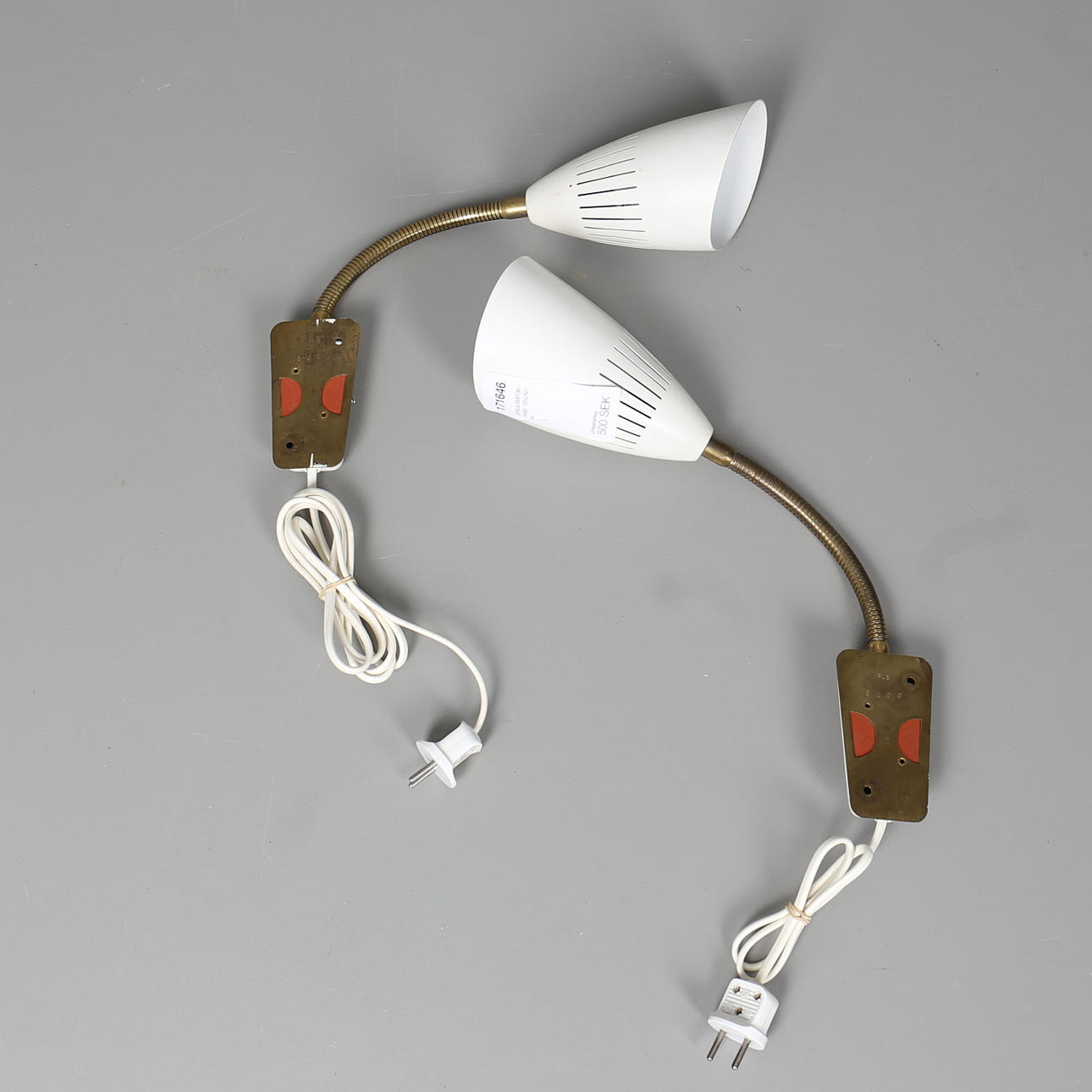 SÄNGLAMPOR i metall, 1950/60-tal.