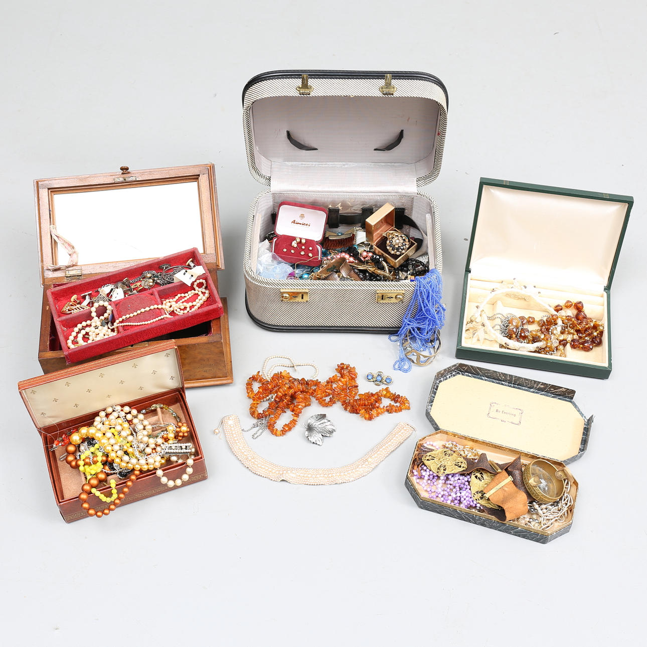 STORT PARTI BIJOUTERIER.