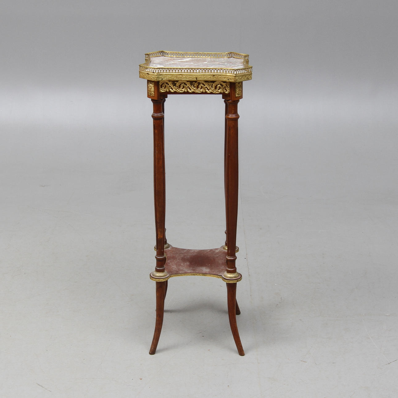 PIEDESTAL med stenskiva, 1900-tal.