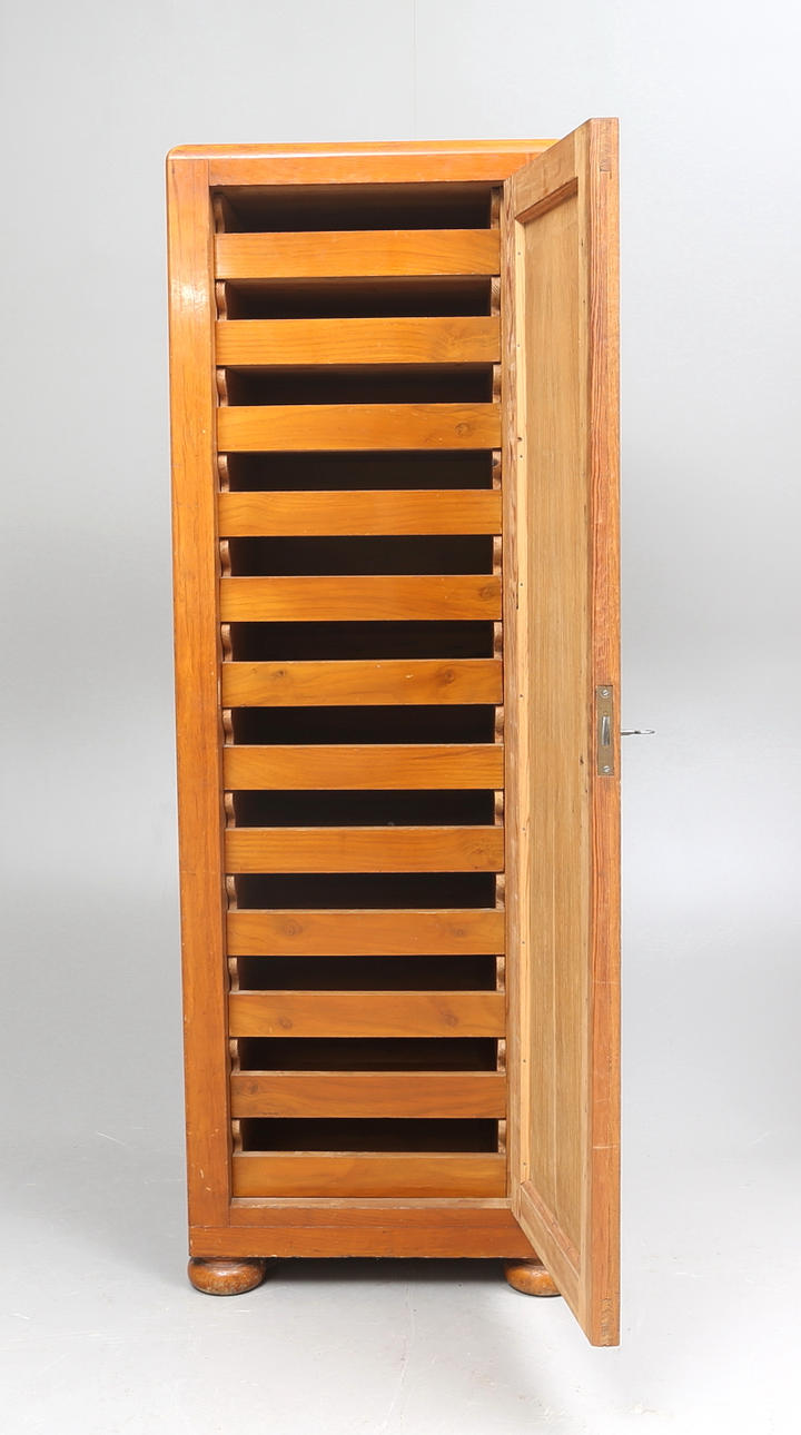 KABINETTSSKÅP, tidigt 1900- tal.