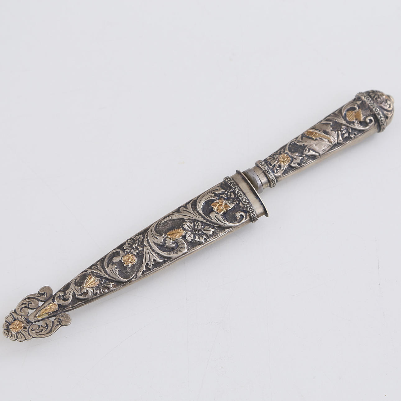 CUCHILLO, alpaca/ metal, Argentina, 1900.