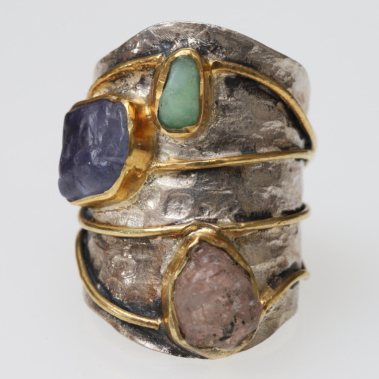 RING, silver med råa ädelstenar, samtida.