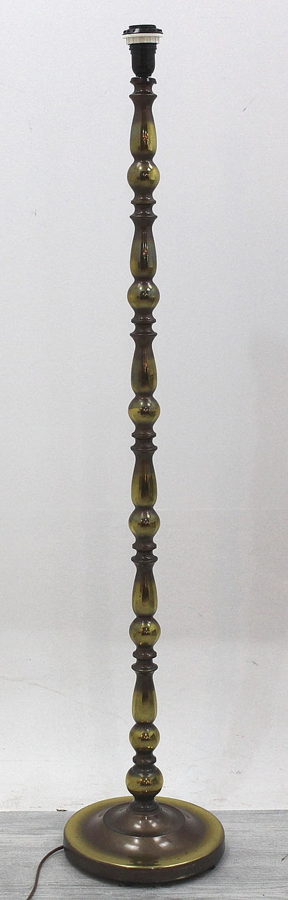 GOLVLAMPA av mässing Erita typ 128.