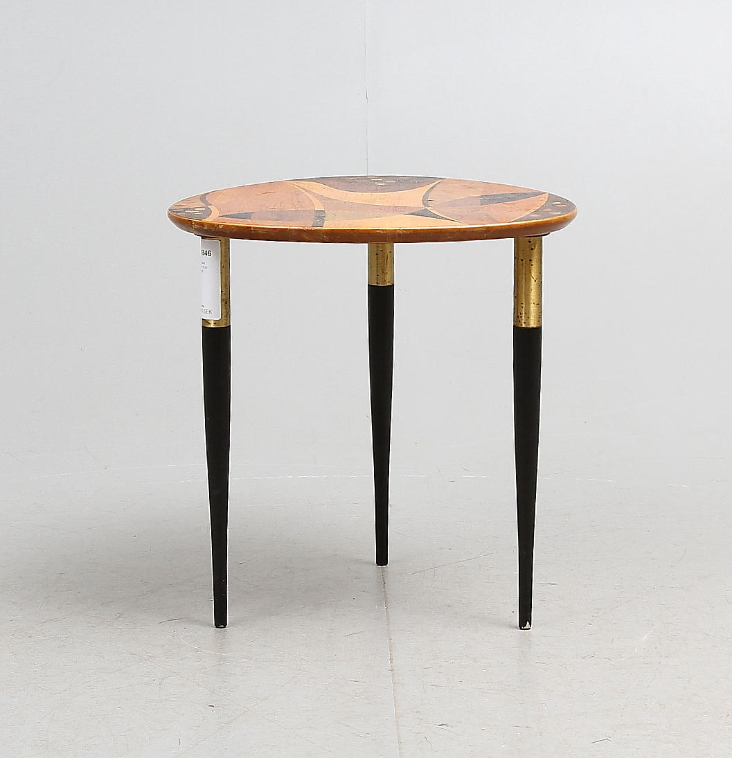 BORD med intarsia, 1900-talets mitt.