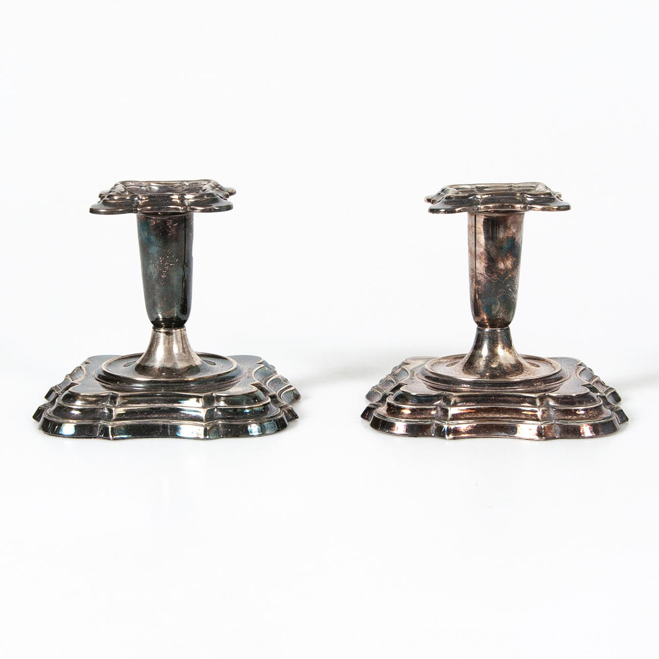 LJUSSTAKAR. Ett par, silver.