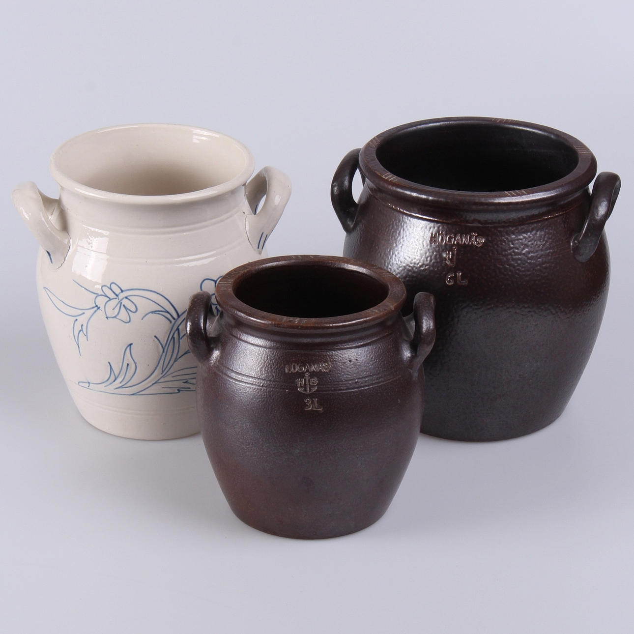 KRUS, 3 st. 2 Höganäs och 1 Rörstrand.