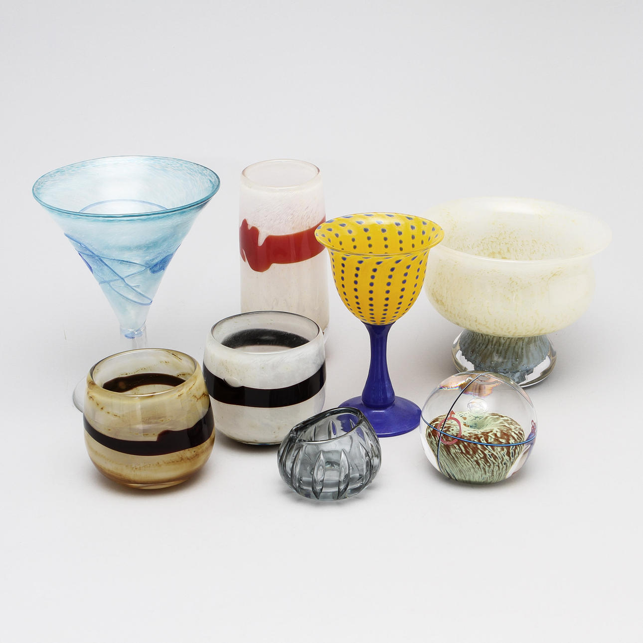 VASER, 6 st samt BREVPRESS, glas, bland annat Kosta boda samt Ekenäs.