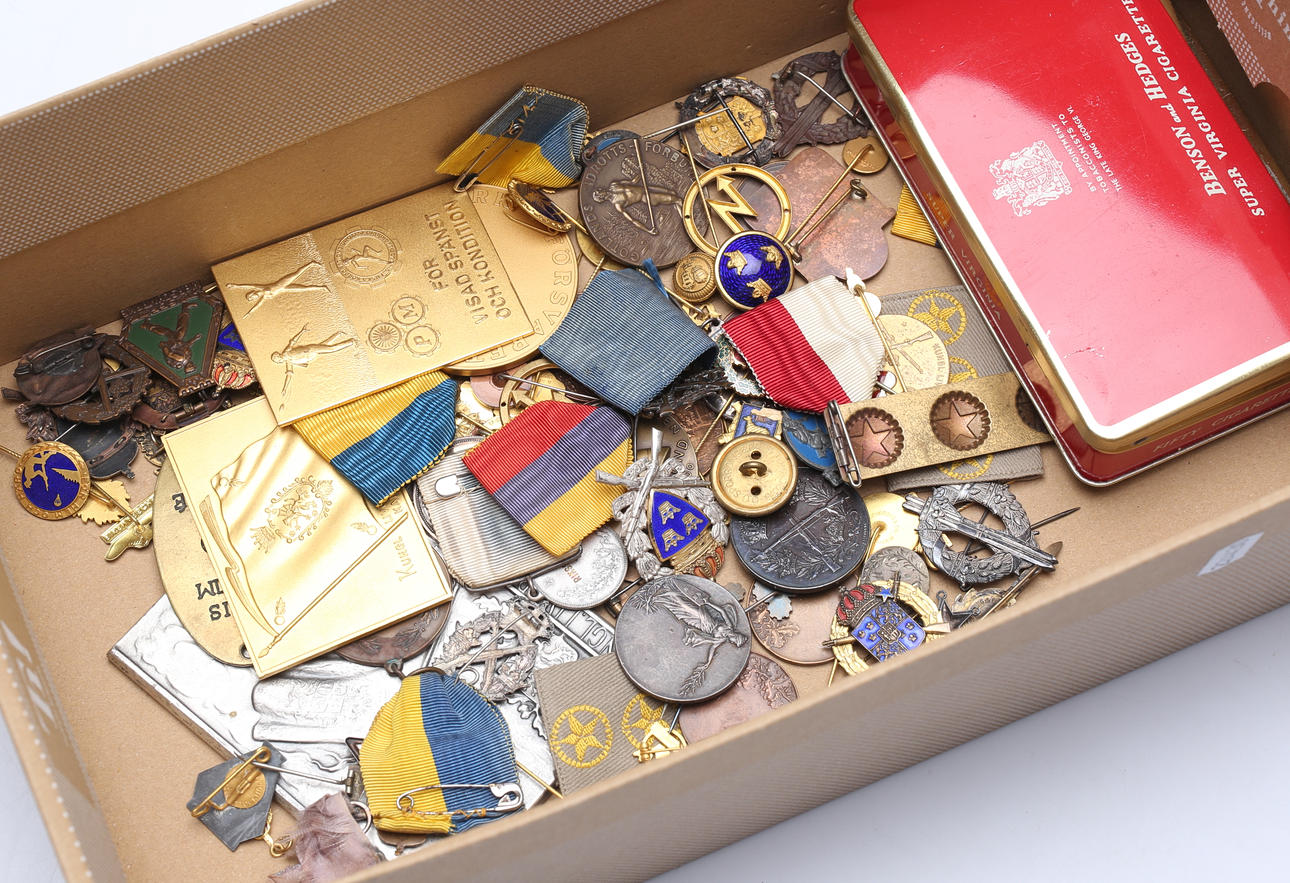 MEDALLAS Y PINS.