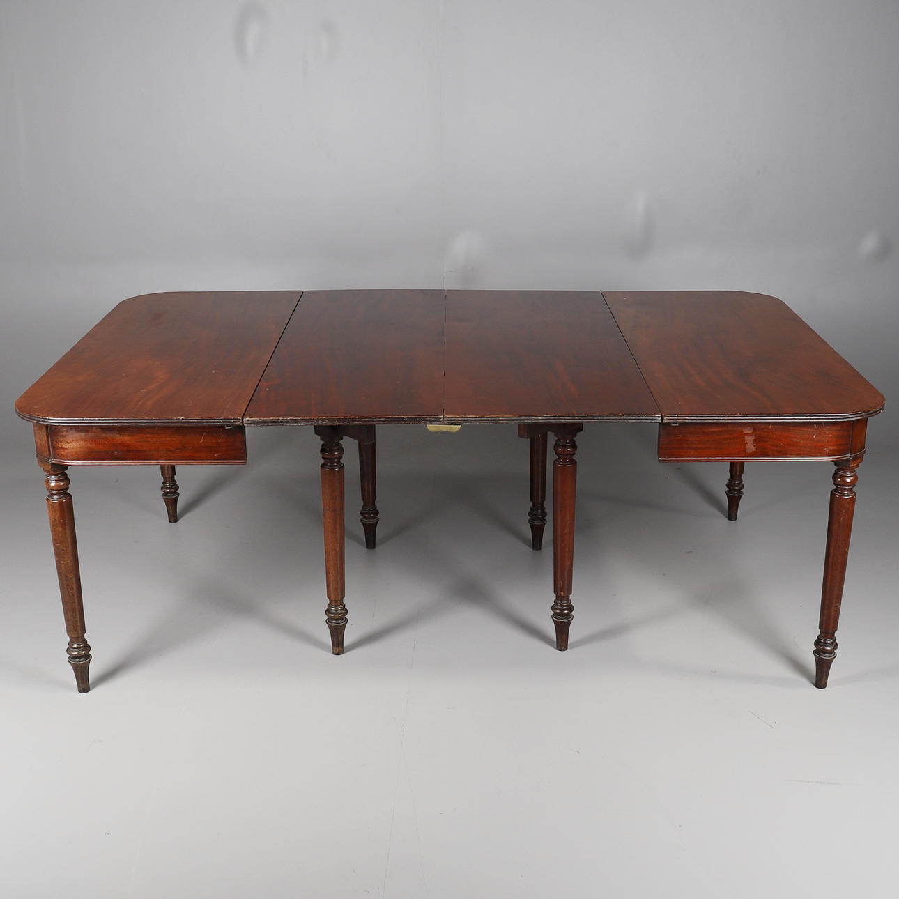 A LATE REGENCY MAHOGANY DROP LEAF DINING TABLE.