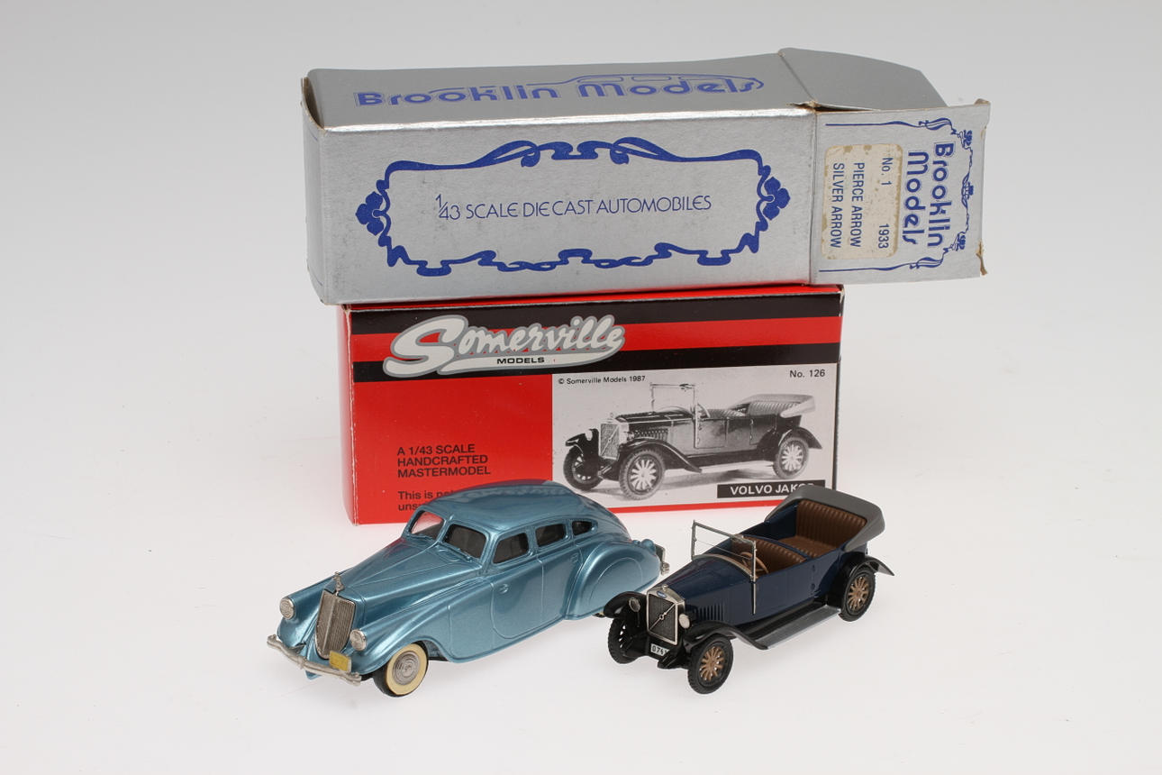 MODELLBILAR SOMERVILLE och BROOKLIN i originalkartonger.