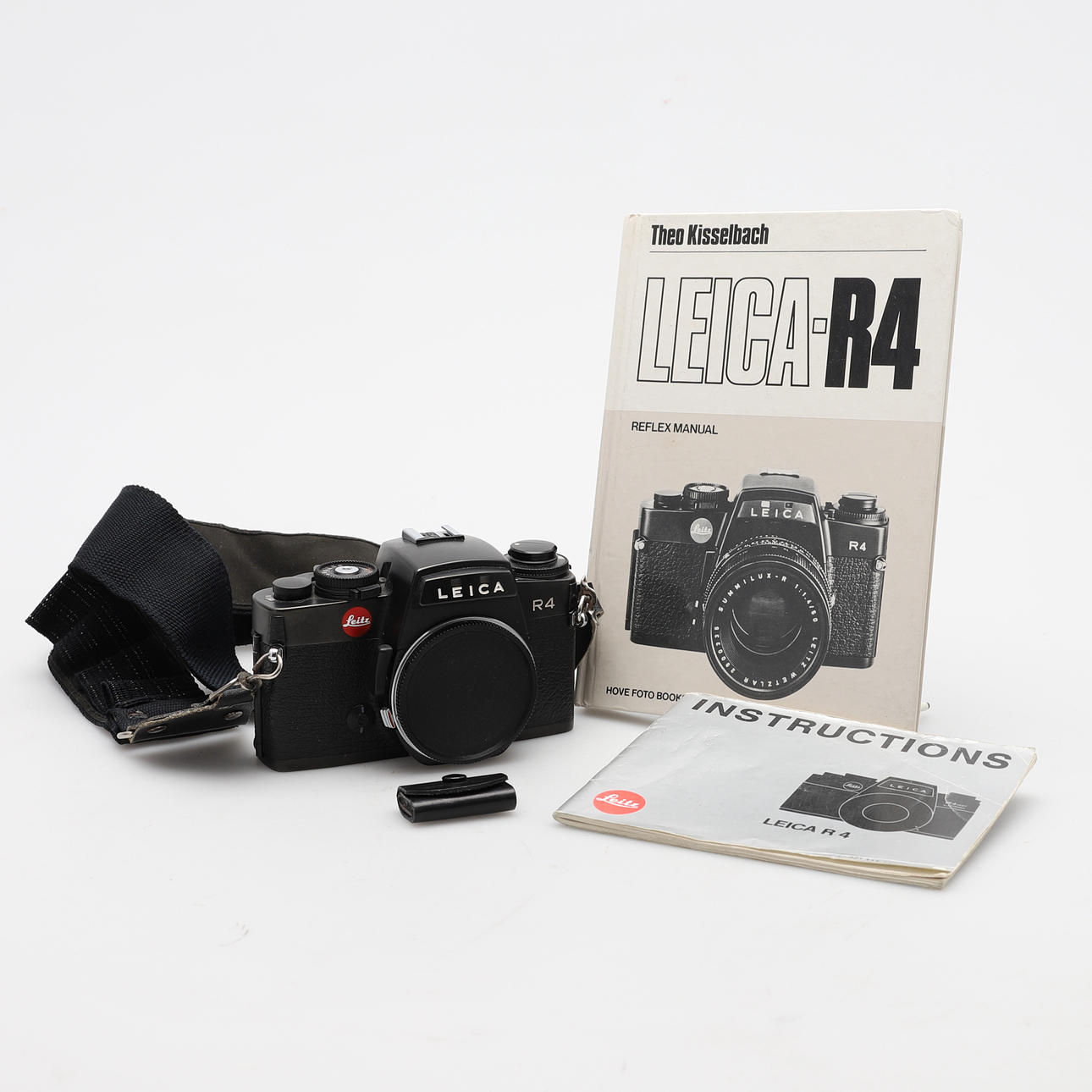 EN LEICA R4 KROOS OG PAPIR.