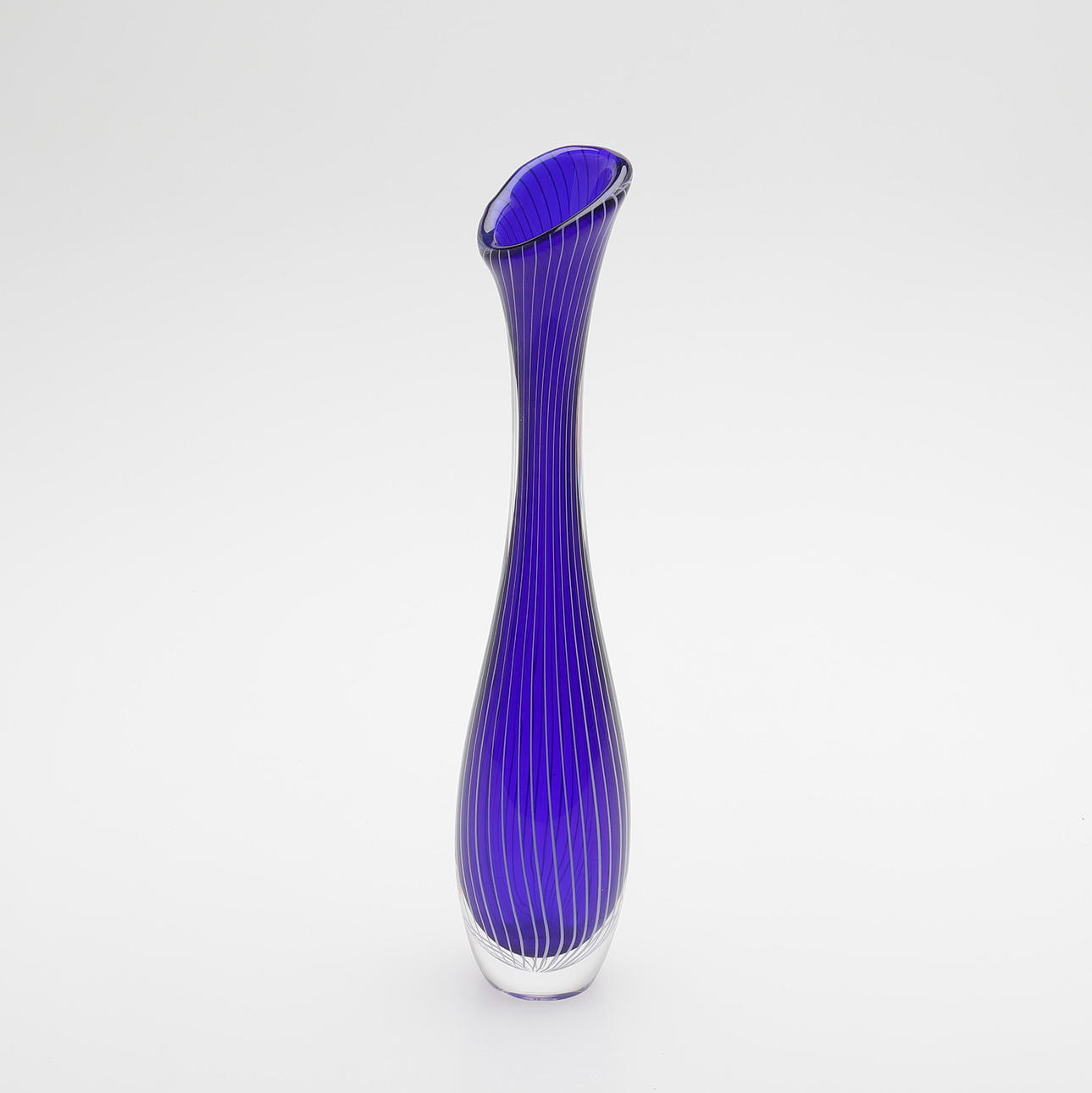 VICKE LINDSTRAND. VAS, "ZEBRA", KOSTA.