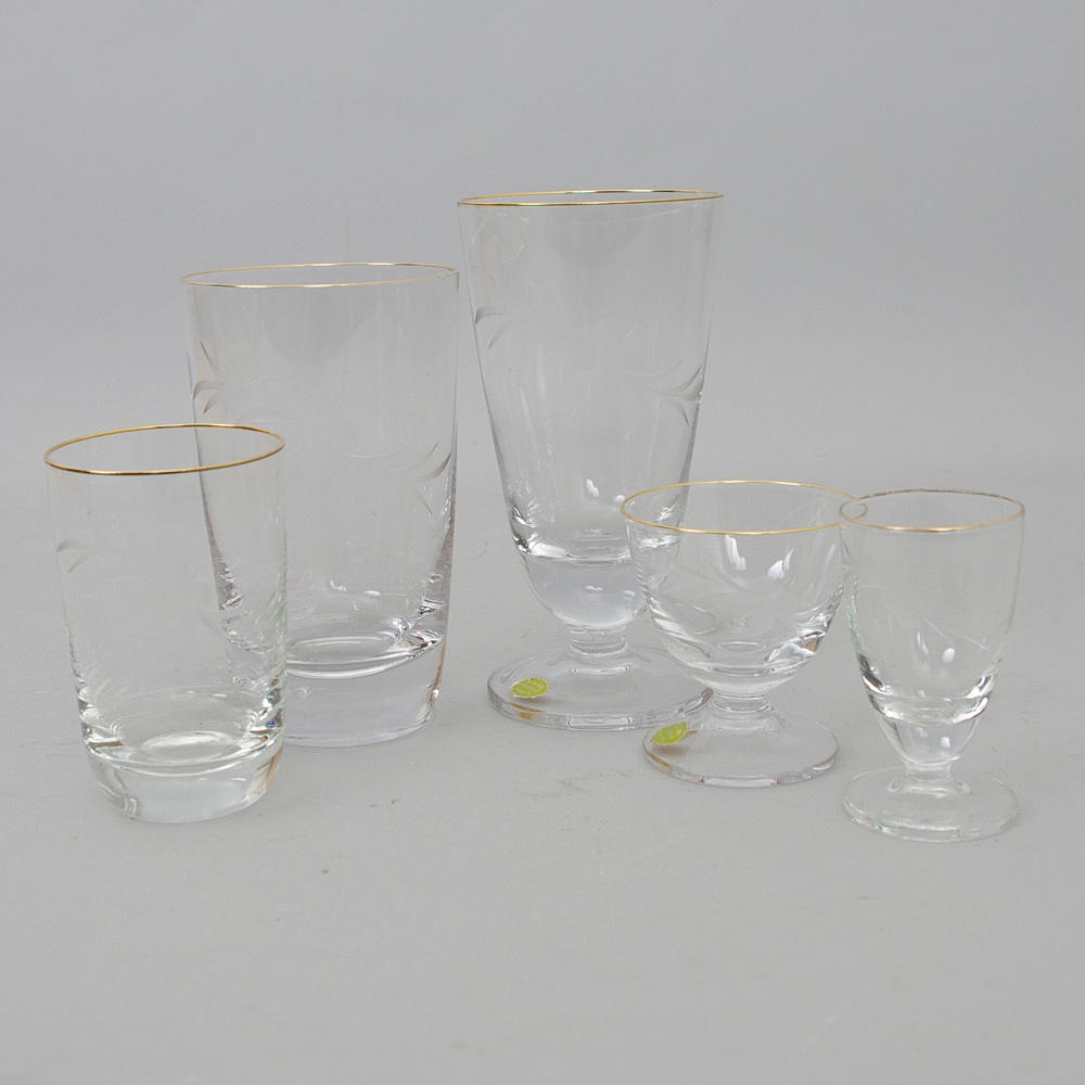 GLASSERVIS, Kosta, etsad dekor, förgylld kant.