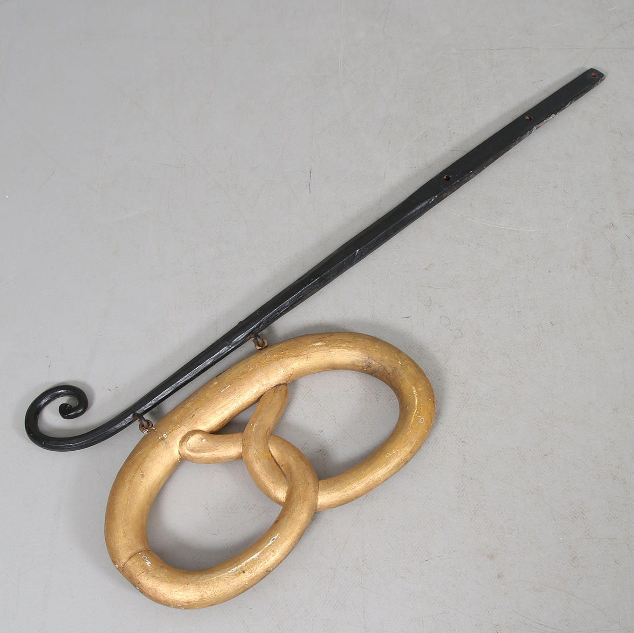 BAGERISKILT, smedejern og træ, 18/1900 tallet.