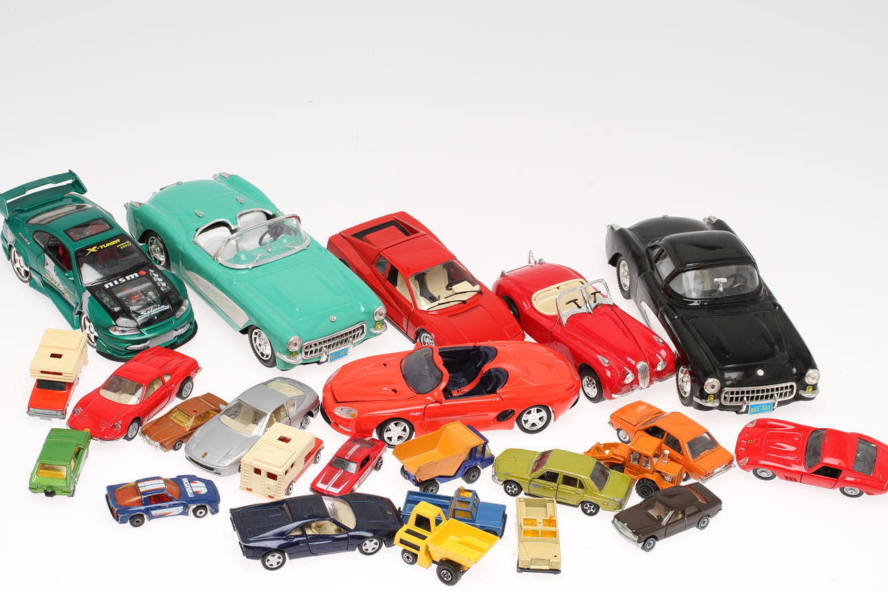 MODELLBILAR diverse märken cirka 20 stycken.
