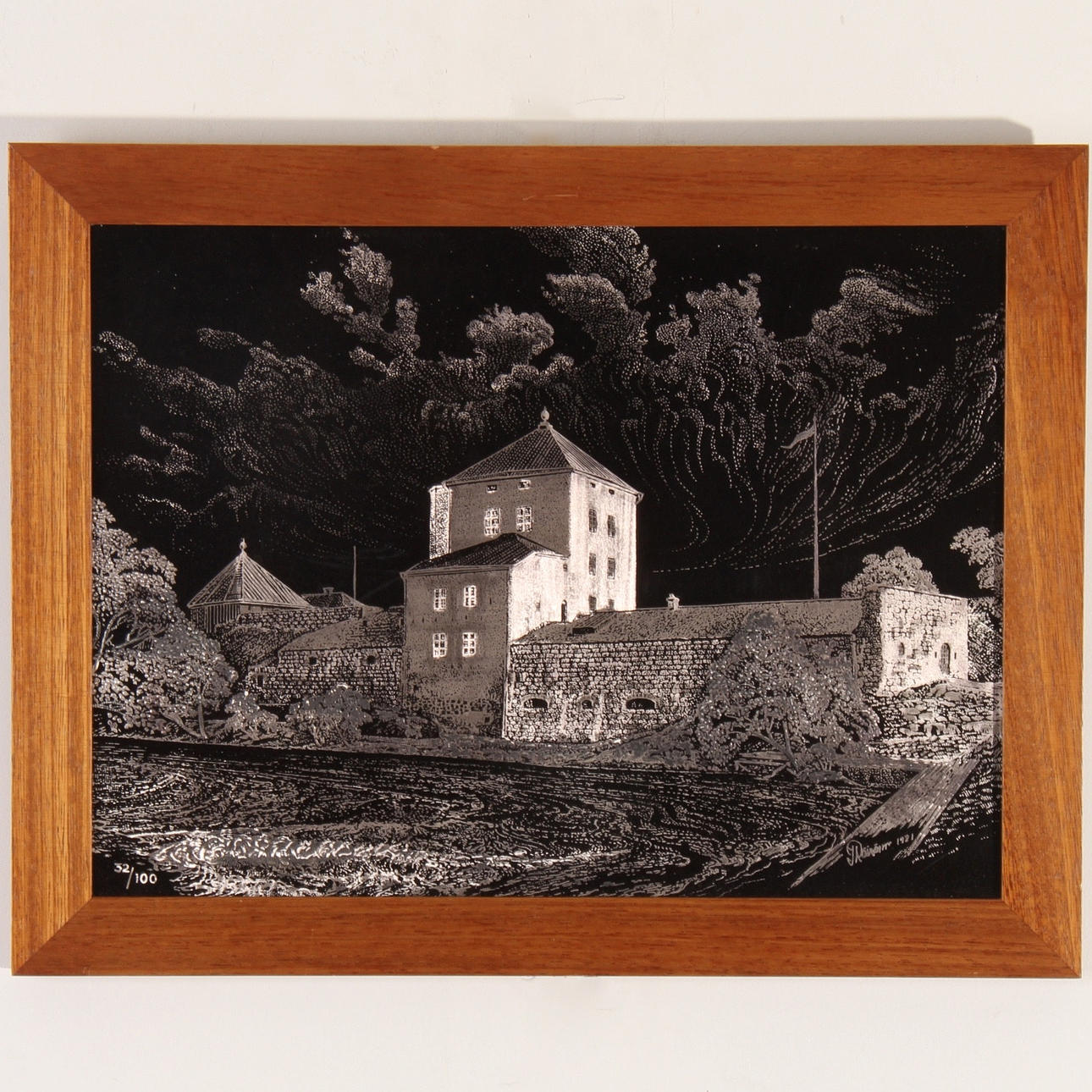 VÄGGRELIEF, Nyköpings hus, 32/100, Gustavsberg, 1981.