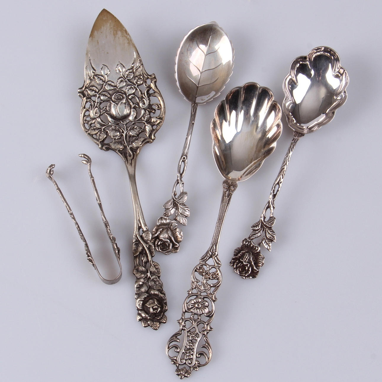 TÅRTSPADE, tång och skedar, 5 delar, silver, delvis Gewe och JLH Stockholm.