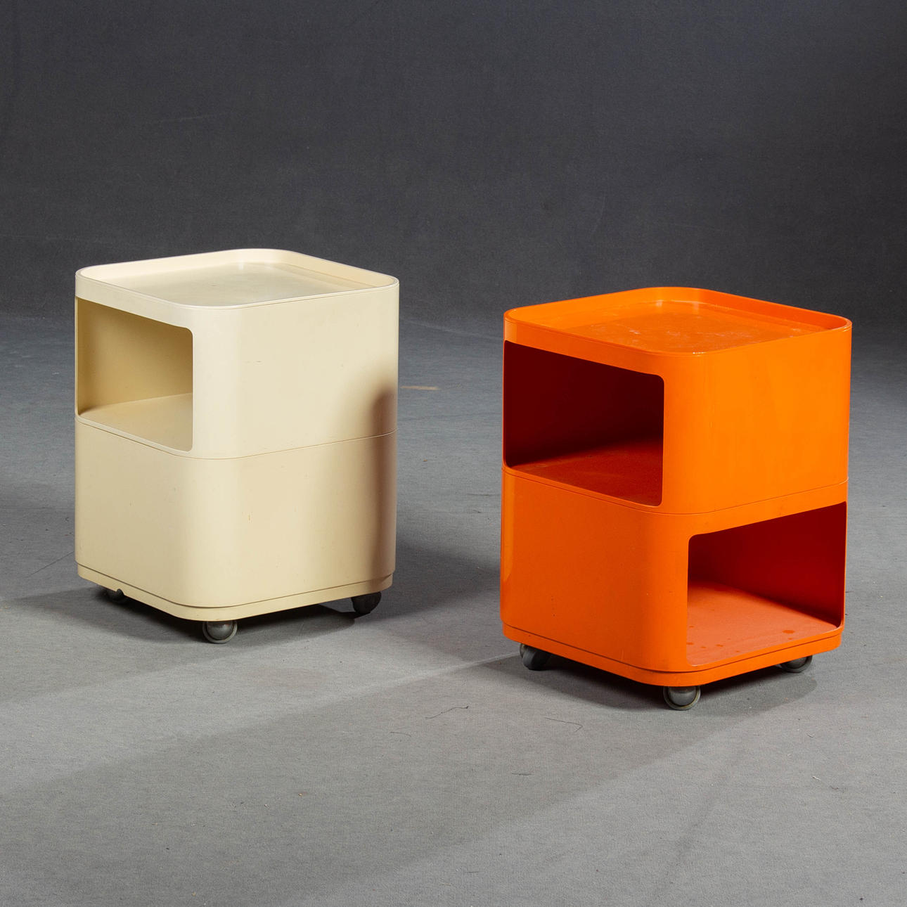 ANNA CASTELLI FERRIERI. KARTELL, 2x Rollcontainer.