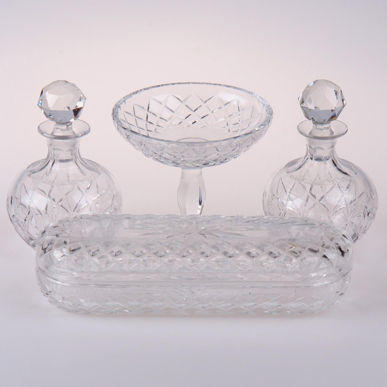 TOALETTSET, 4 delar, glas och kristall.