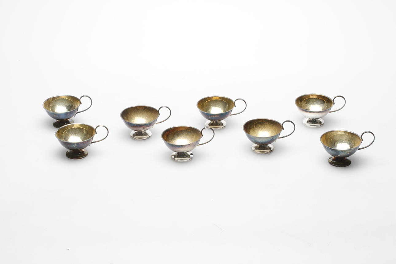 MUGGAR, 8 st, silver, CESON, Göteborg 1977, vikt 248,1 gram.