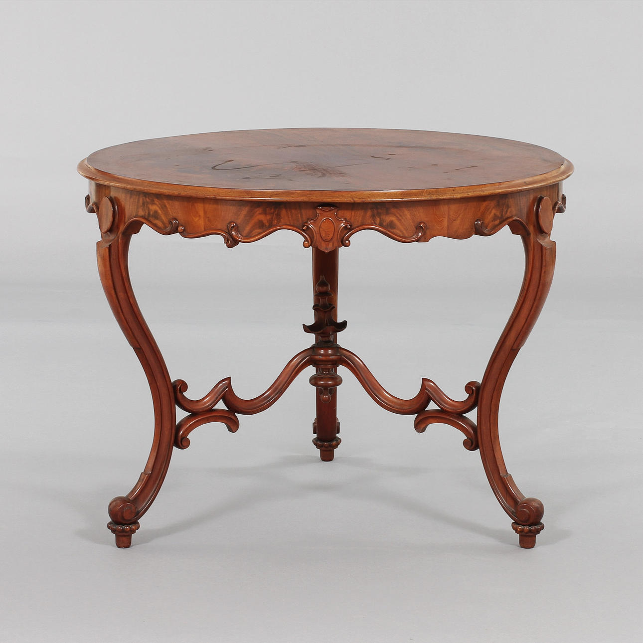 BORD, runt, nyrokoko.