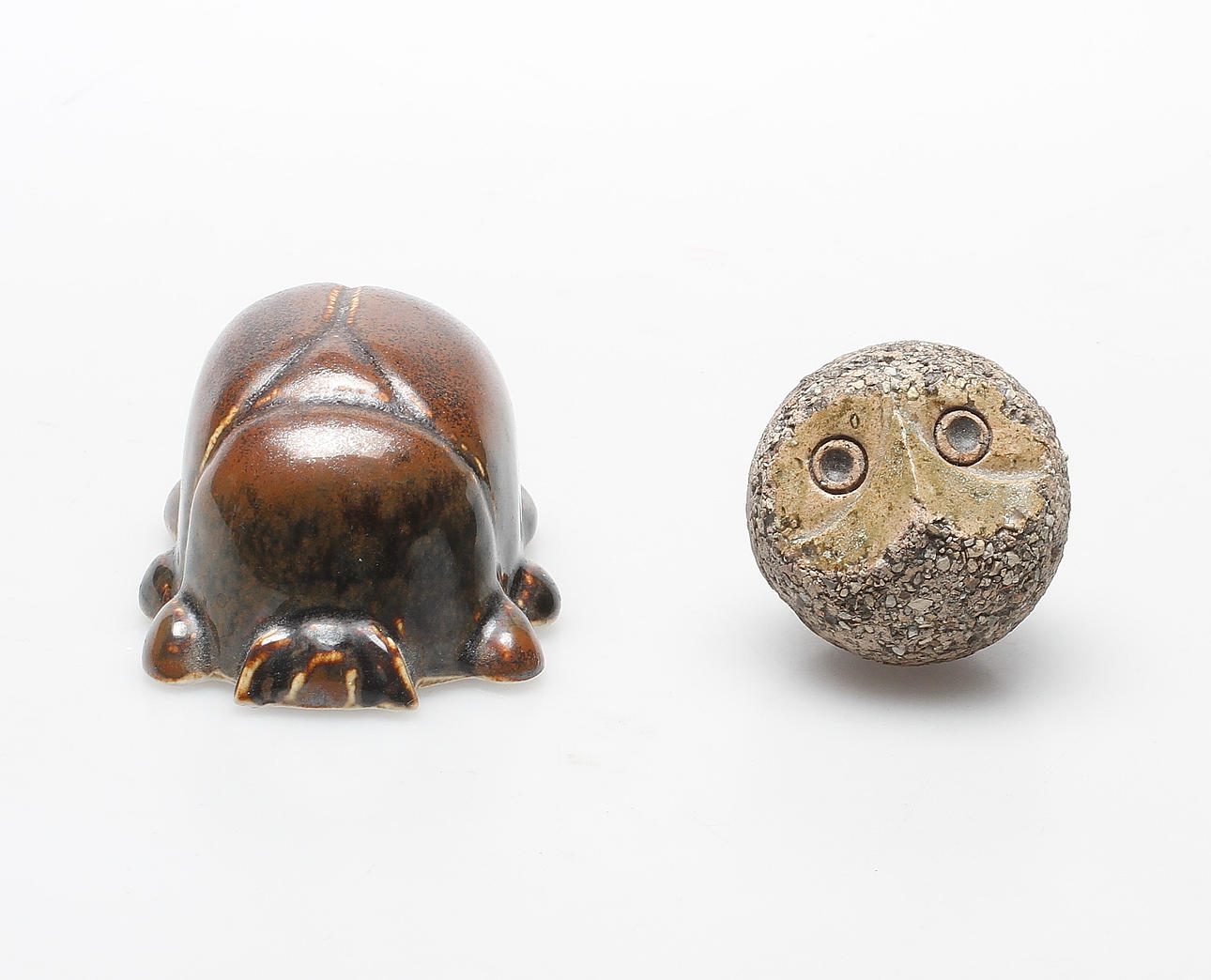 FIGURINER, 2 st, keramik, Finland bland annat SKALBAGGE, Taisto Kaasinen, Arabia..