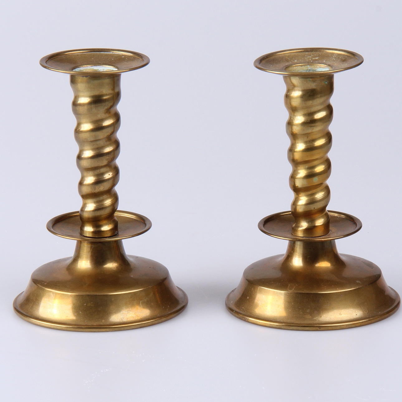 LJUSSTAKAR, 2 st, mässing, Gottfrid Carlsson, Eskilstuna.