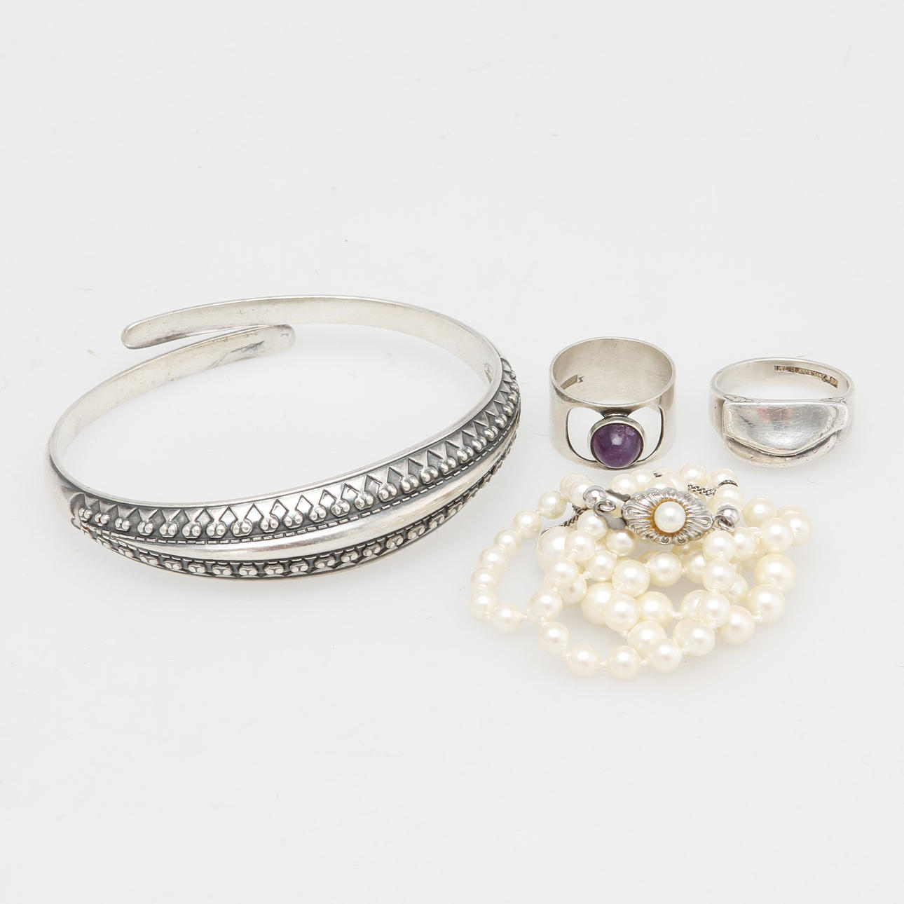 ARMBAND, RINGAR, 2 st, silver samt COLLIER.