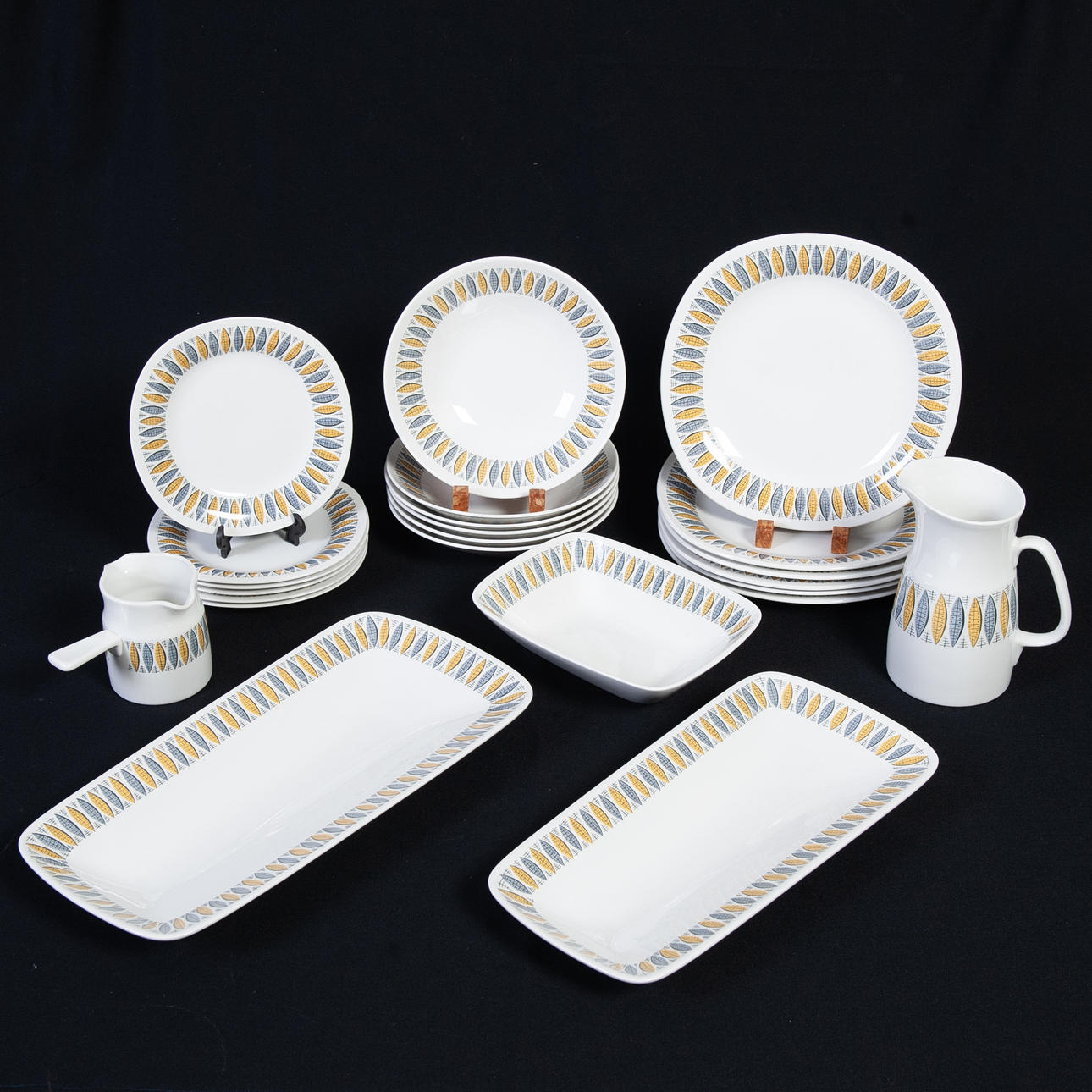 SERVISDELAR. 23 delar. Rörstrand "orange" 1962-66.