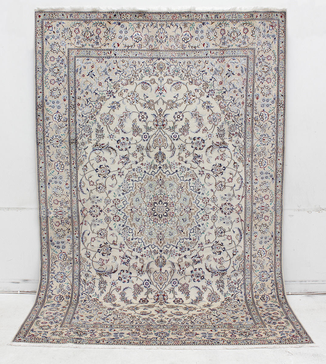 MATTA, orientalisk, Nain med silkesinslag, 308 x 210 cm.