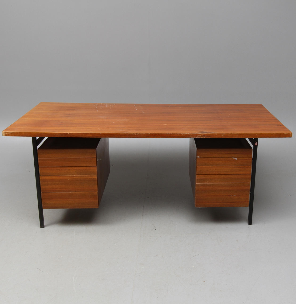 SKRIVBORD "Large Executive Desk", Florence Knoll, Knoll International, NK:s verkstäder i Nyköping. 1961.