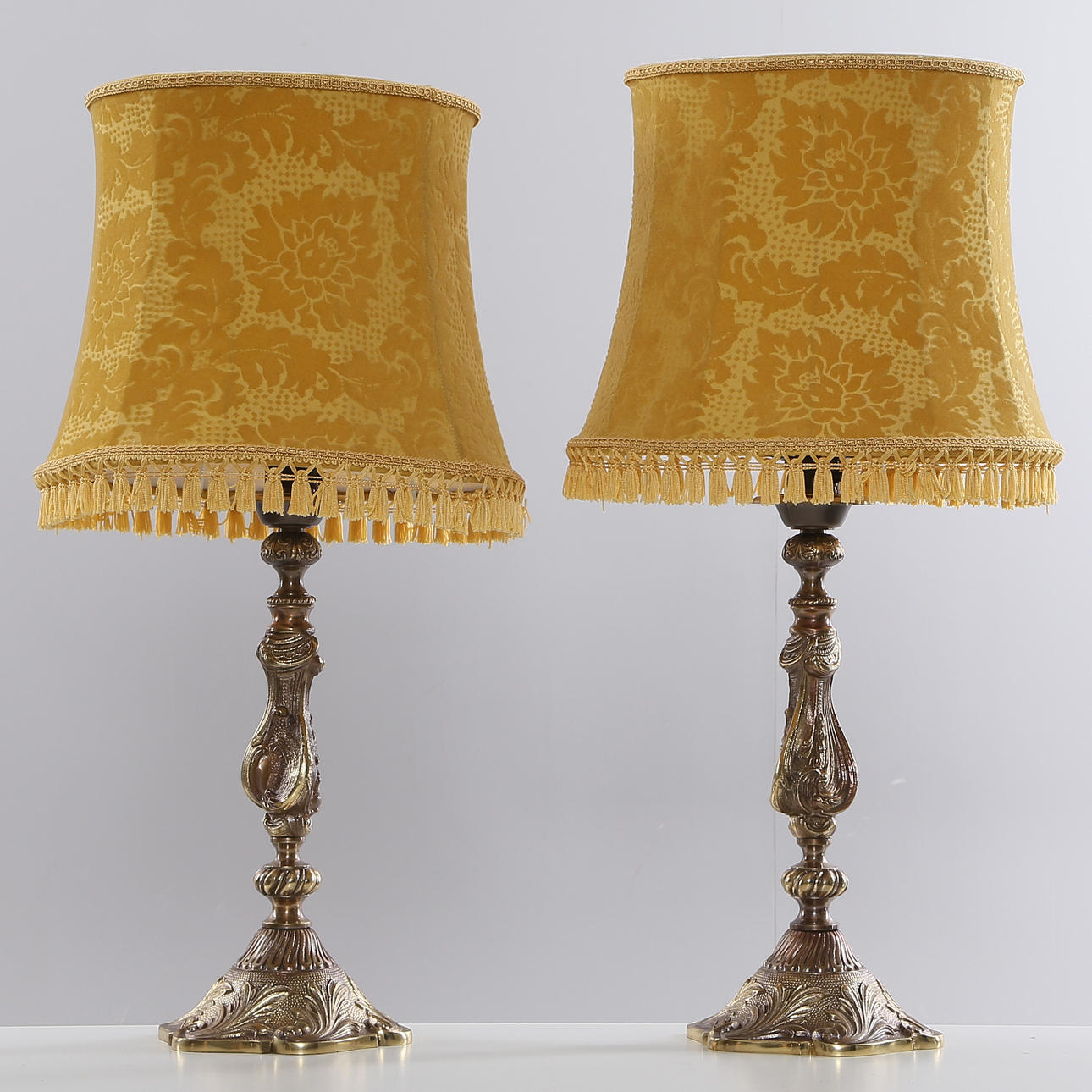 BORDSLAMPOR 1 par, malm "RINGUS" 1900-tal.