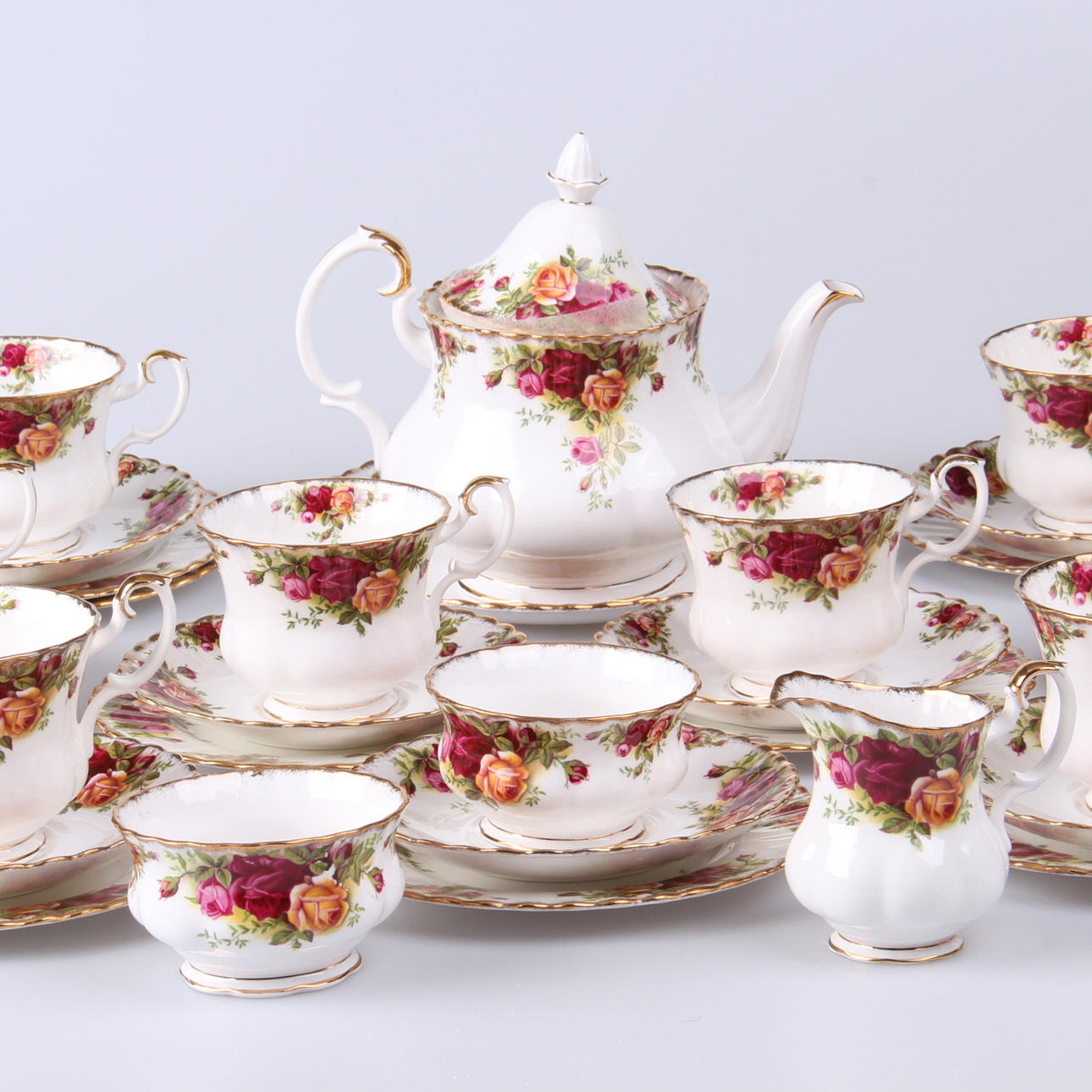 TESERVIS, 32 delar, "Old country roses", Royal Albert, England.