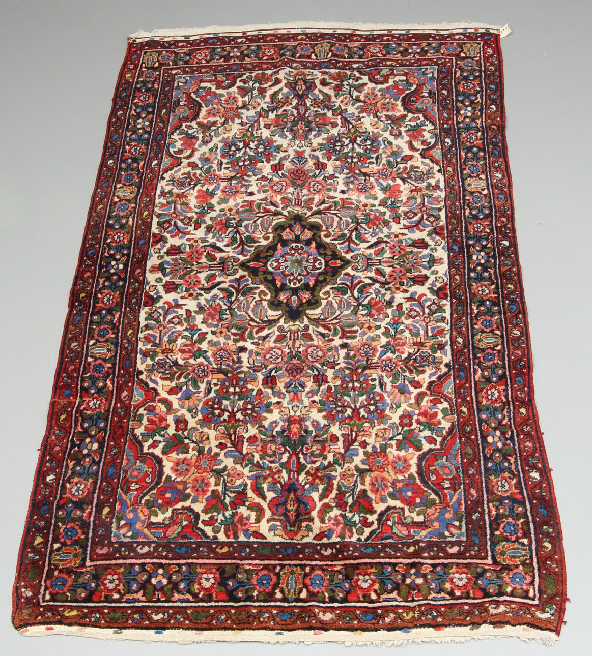 MATTA, Bakhtiari ca 227 x 137 cm.