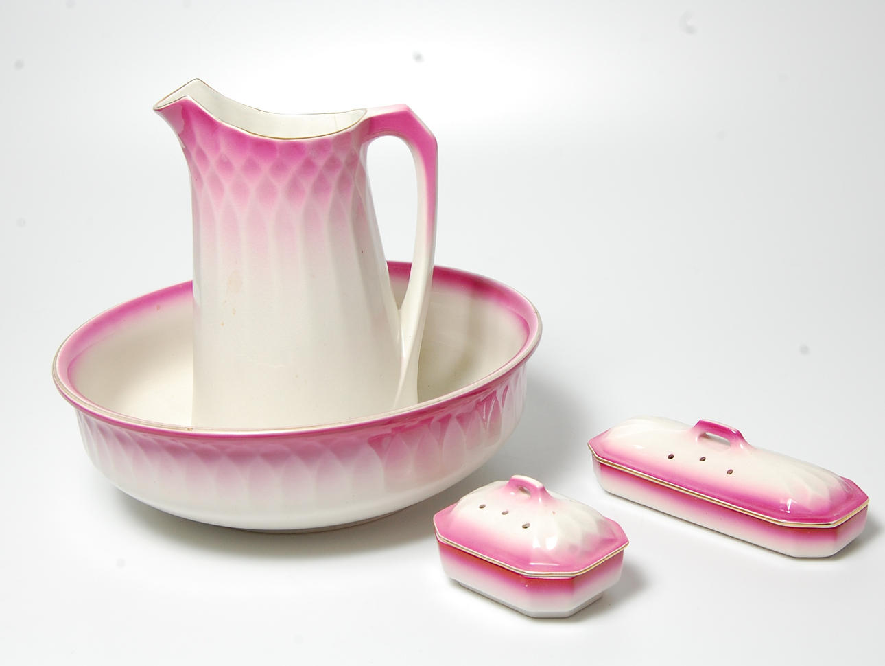 TVÄTTSERVIS, 4 delar, porslin, Göteborg, 1900-talets början.