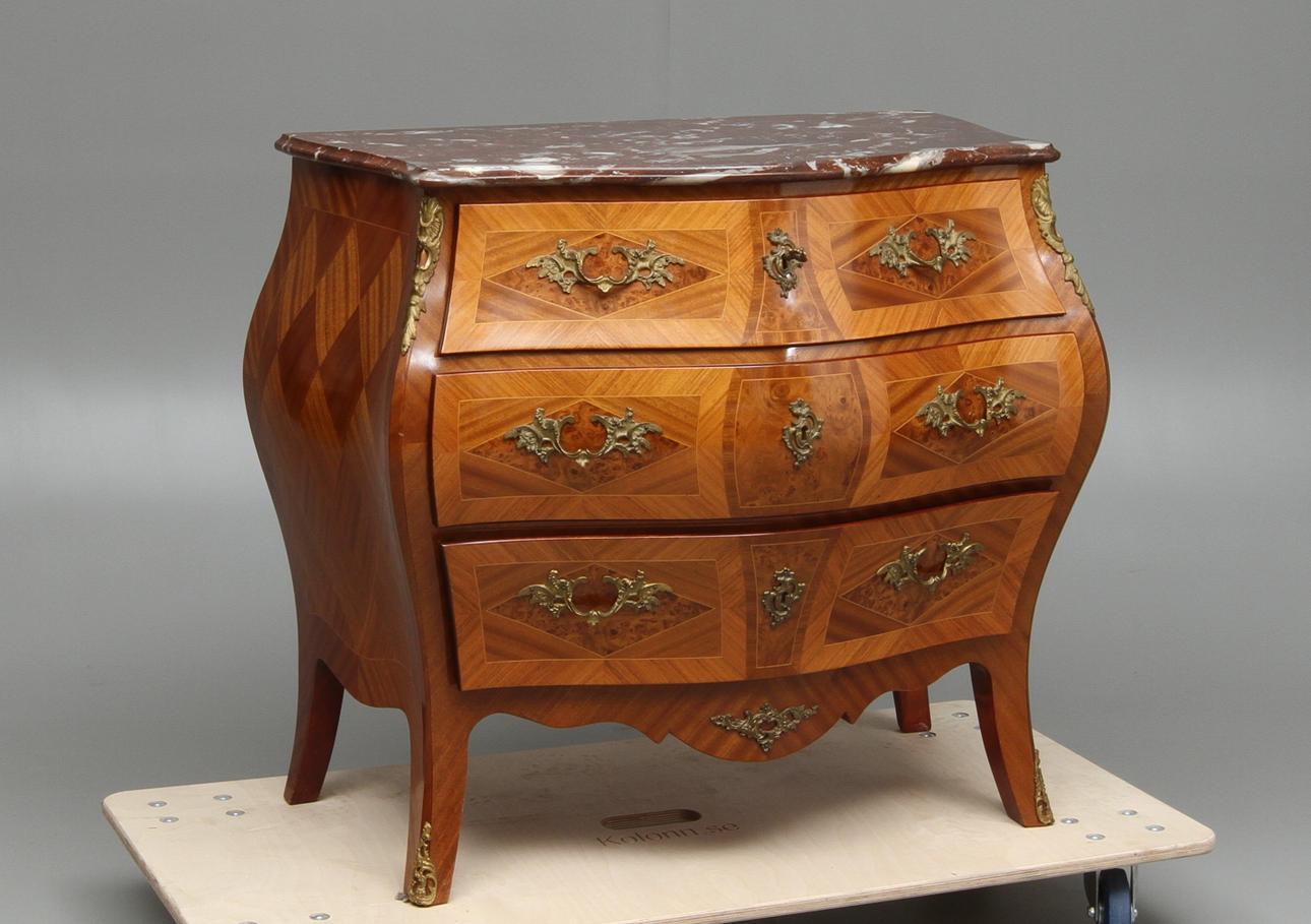 BYRÅ, rokokostil, 1900-tal.