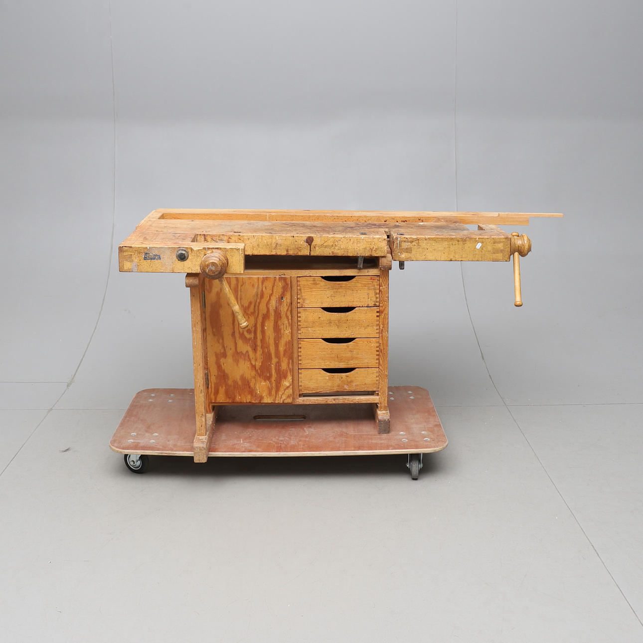 ARBETSBÄNK, Sjöbergs, 1900-tal.