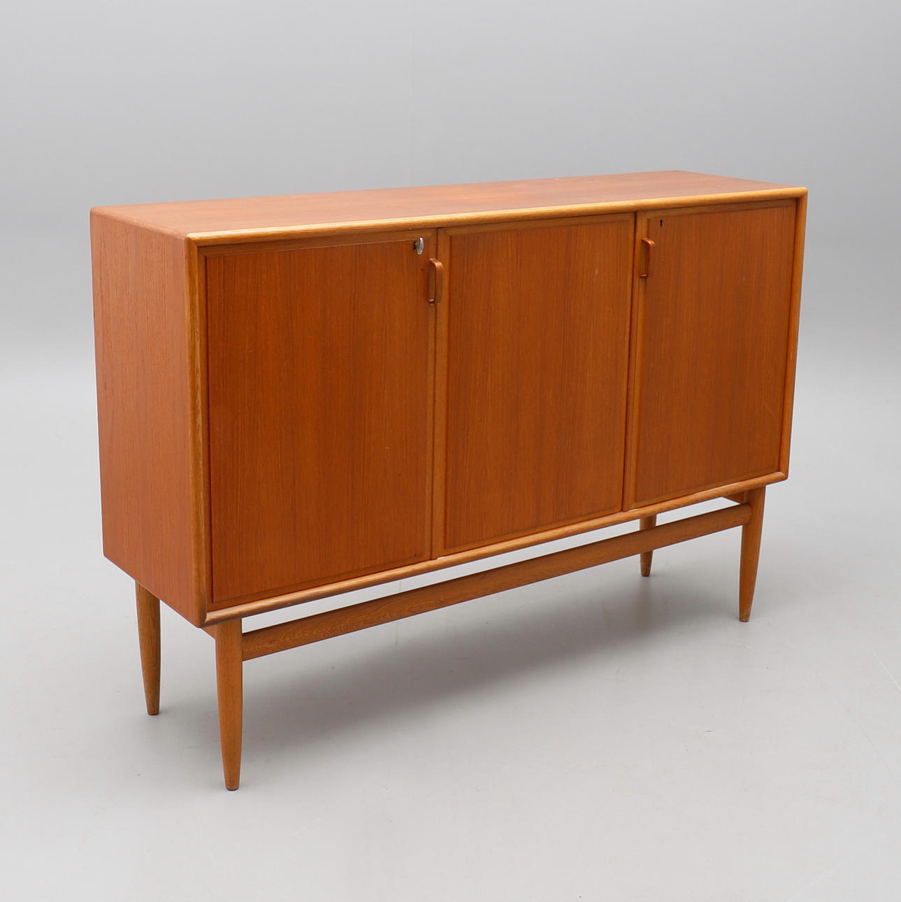 BERTIL FRIDHAGEN, SIDEBOARD.