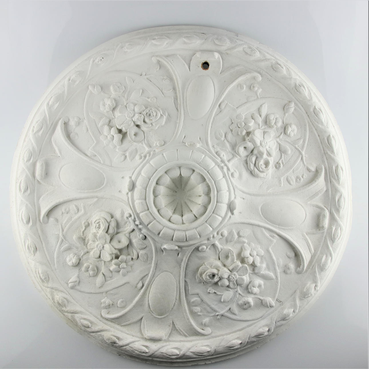 TAKROSETT, gips, 1900-tal.